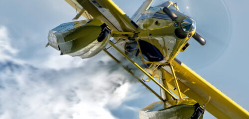 Brandbekämpningsflygplanen är av typen Air Tractor AT-802 Fire boss. De kan släppa 3000 liter vatten per fällning. - Pressfotot tillhandahållet av MSB.